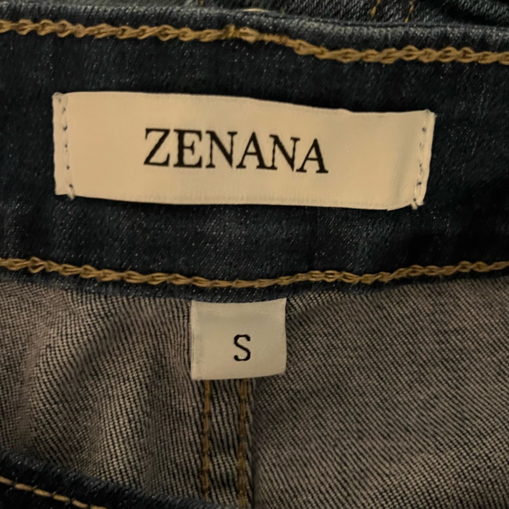 Zenana wide leg cropped jeans. Size small - Picture 4 of 5